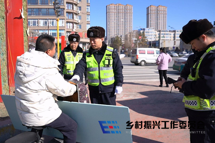 农安交警持续开展电动车专项整治行动